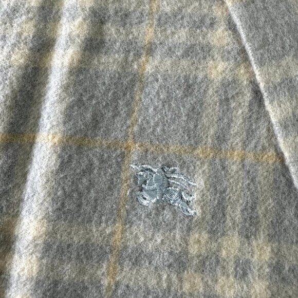 Burberry Authentic Scarf Grey 100% Cashmere Unisex Scarf Made In England - Picture 5 of 7